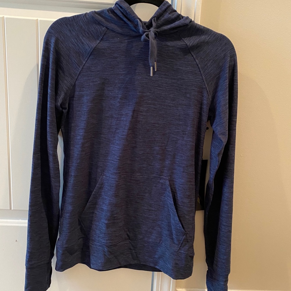 BNWT workout pullover